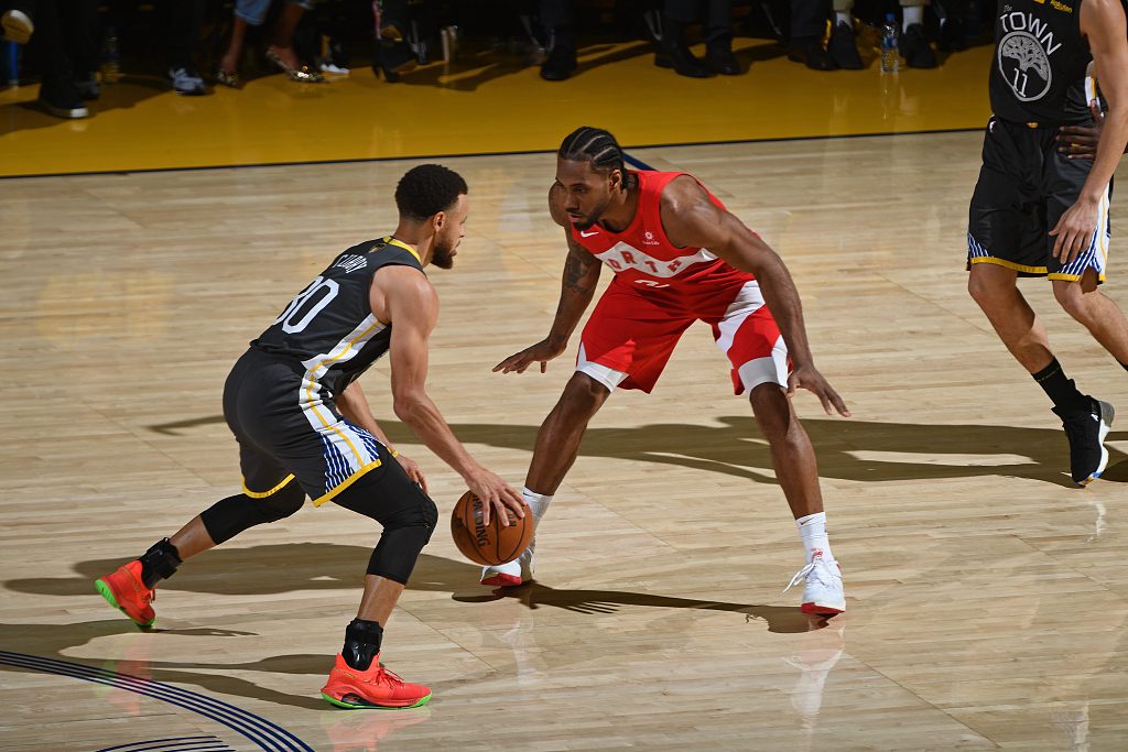 云南国土资源职业学院代表队在云南省“勤锻炼”校园街舞联赛总决赛中获佳绩（在云南省“勤锻炼”校园街舞联赛总决赛上，云南国土资源职业学院代表队喜获佳绩）