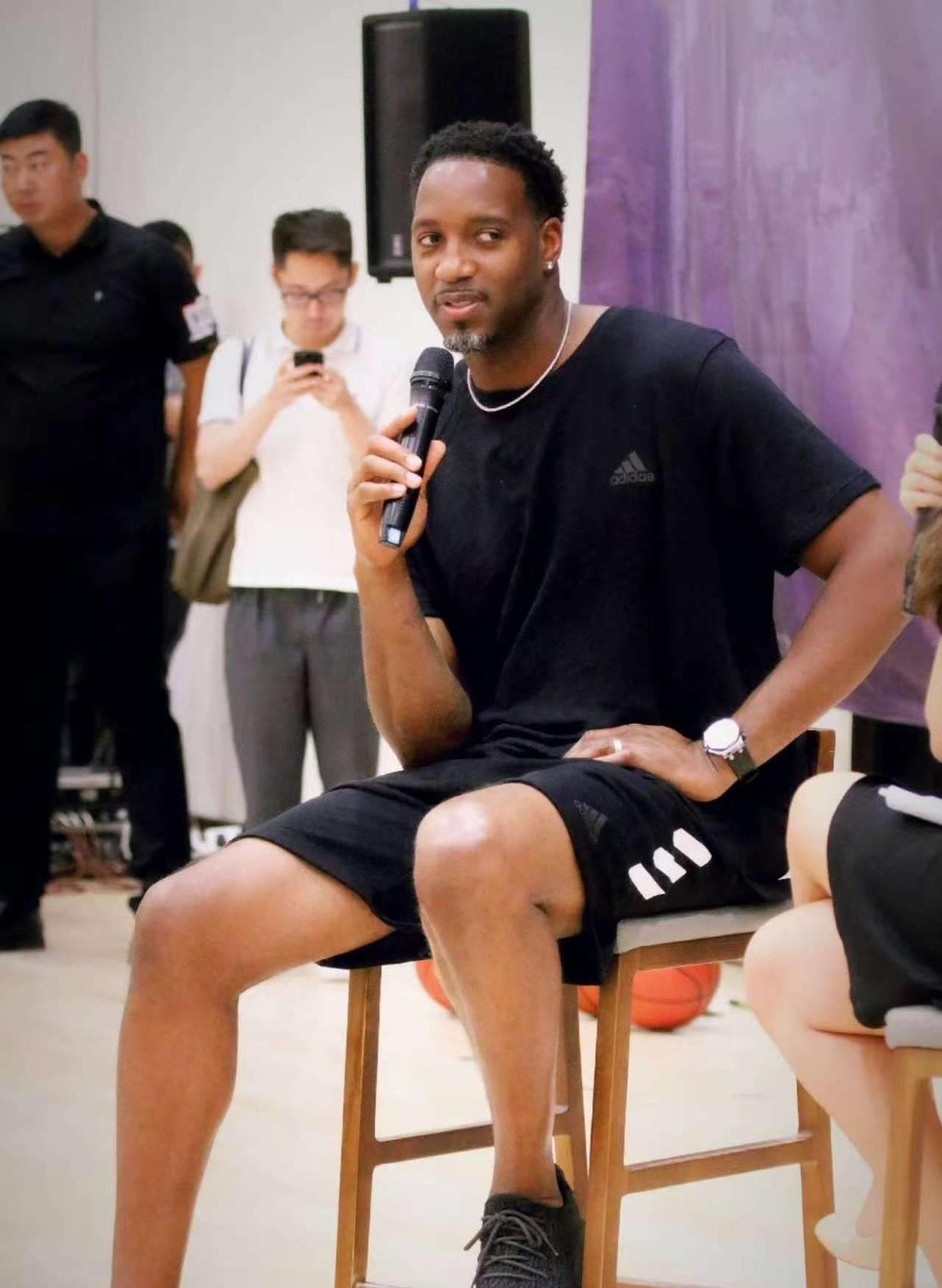 马竞与埃因霍温红白球衣有何区别？西蒙尼：你这是废话（被问马竞与埃因霍温红白球衣有何不同，西蒙尼：这不废话吗）