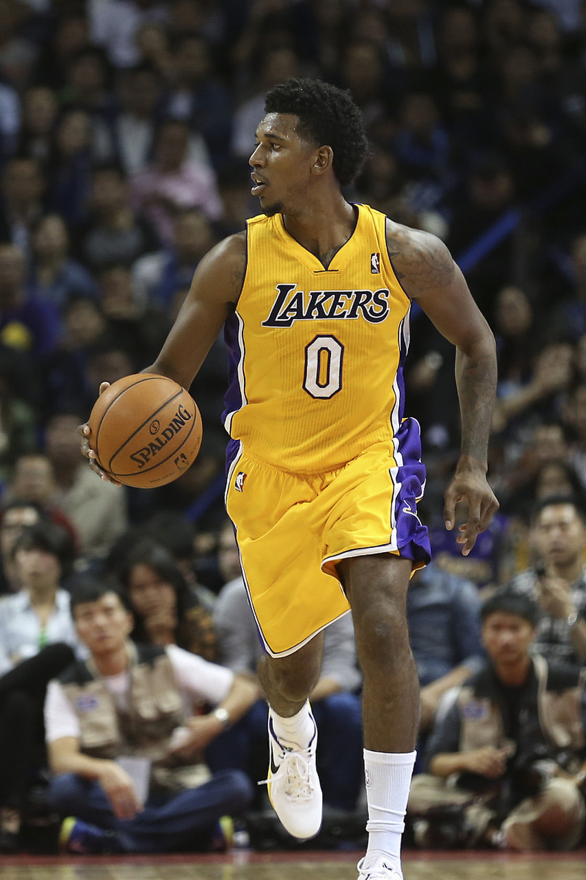 王博：过去荣耀已成历史，新赛季广厦以卫冕冠军姿态迎接挑战（王博：辉煌已成过往，广厦新季以卫冕者之姿迎接挑战）