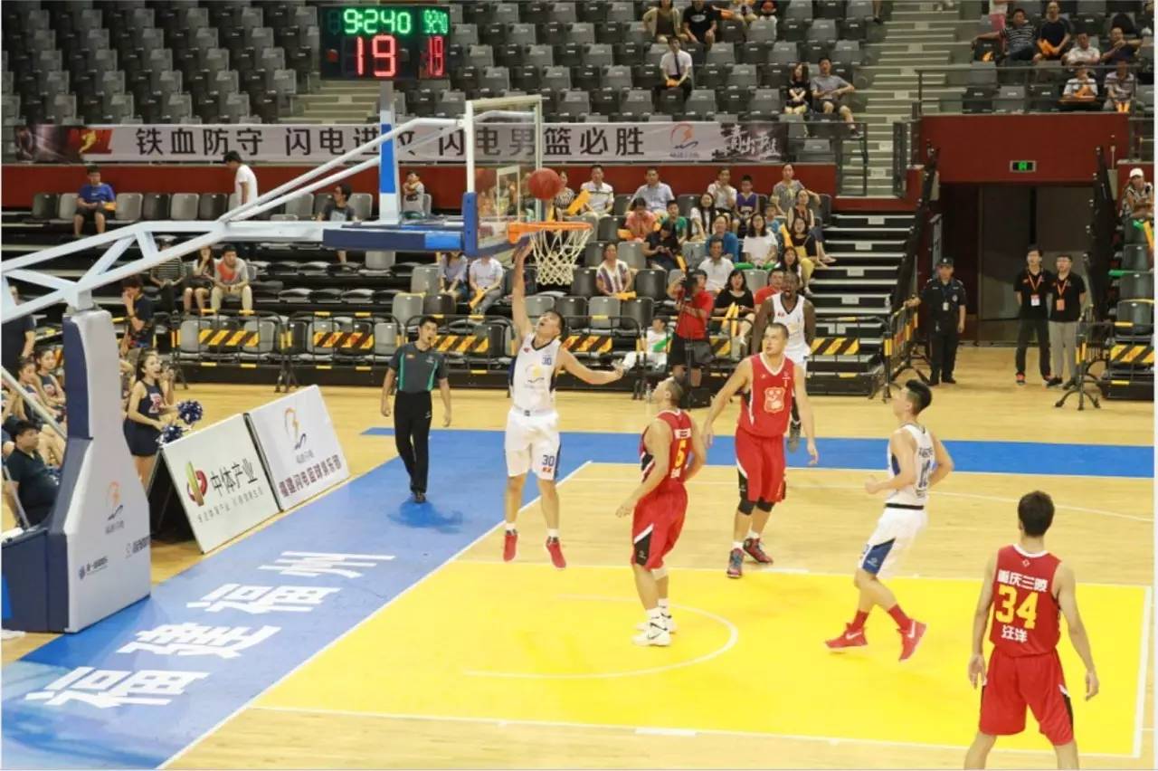 跟队记者：邓弗里斯因脚踝受伤可能缺阵至12月中旬左右（队记：邓弗里斯脚踝伤势或将缺席至12月中旬）