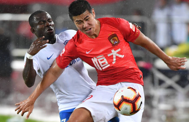 武汉三镇球员邓涵文离队加盟云南玉昆，结束本赛季征程。（武汉三镇邓涵文转会云南玉昆，本赛季就此收官）