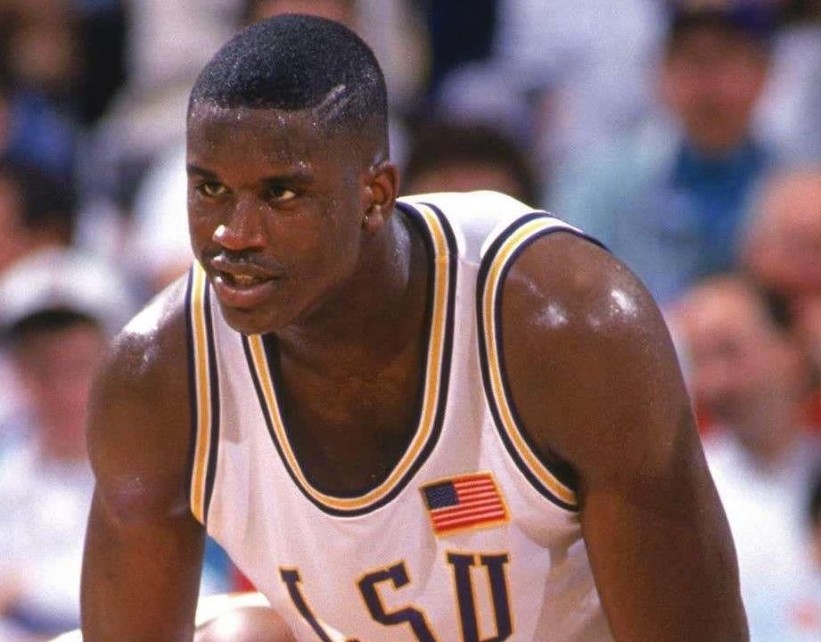 湖人浓眉哥篮下统治球队获胜（浓眉篮下制霸助湖人取胜）