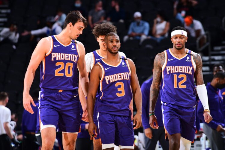 萨拉赫或冬窗加盟利雅得新月，年薪2亿转会费超5300万欧元（萨拉赫有望冬窗加盟利雅得新月，转会费超5300万欧元、年薪达2亿）