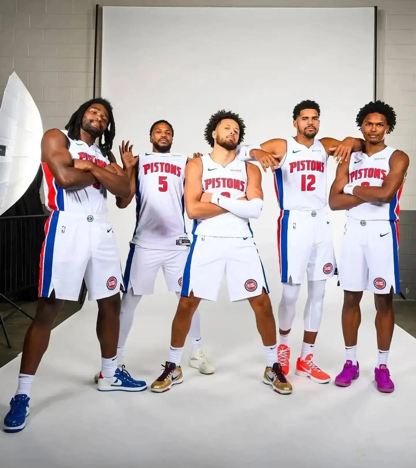 莱比锡6-0大胜法兰克福，迪奥曼德戴帽，鲍姆加特纳一射两传（莱比锡6-0横扫法兰克福：迪奥曼德上演帽子戏法，鲍姆加特纳1球2助攻）