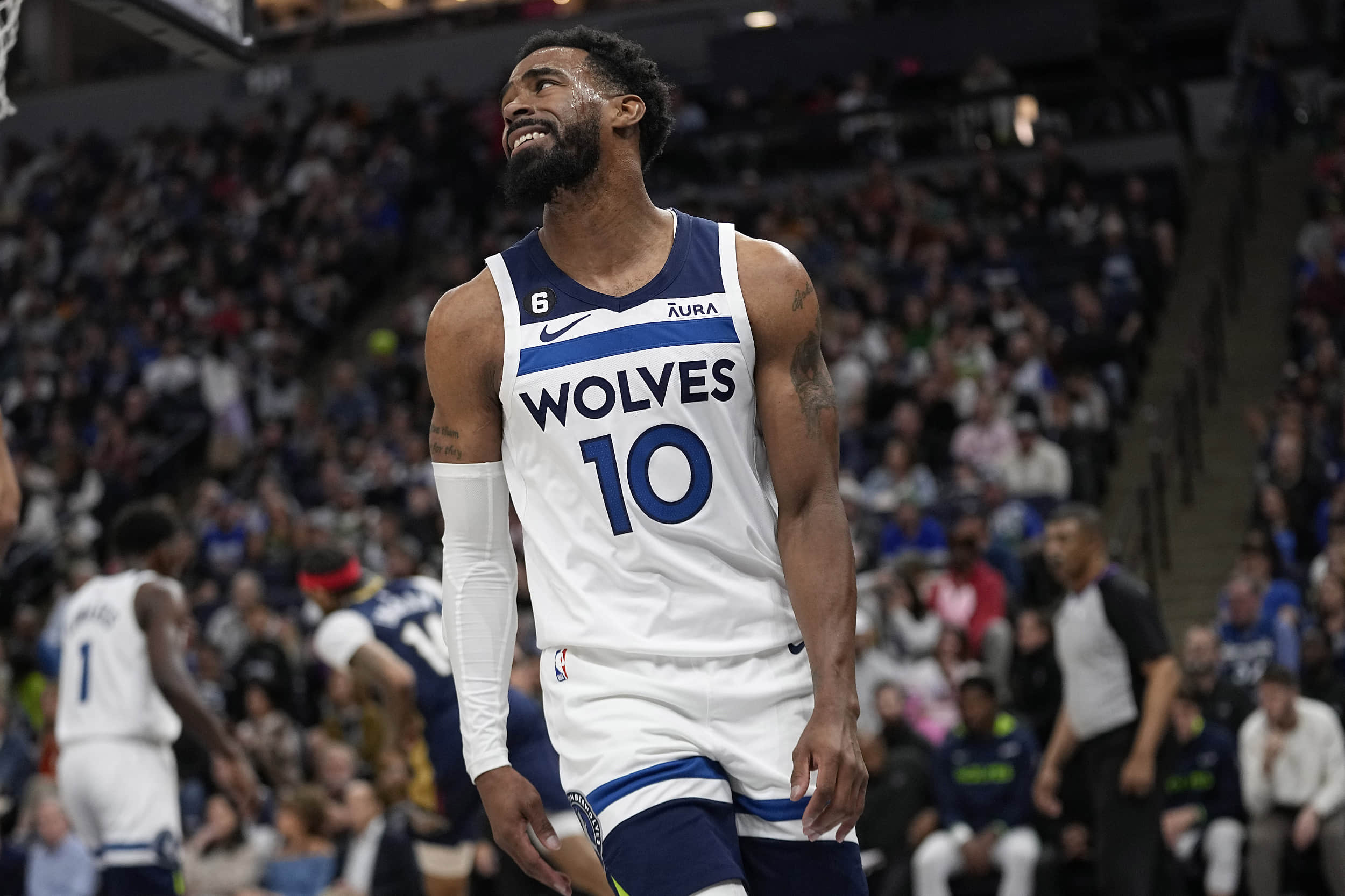 2-1，打爆日本张本智和，状态低迷连续丢分，邱党给对手上课（2-1，邱党技高一筹力克张本智和，对手状态起伏连丢分）