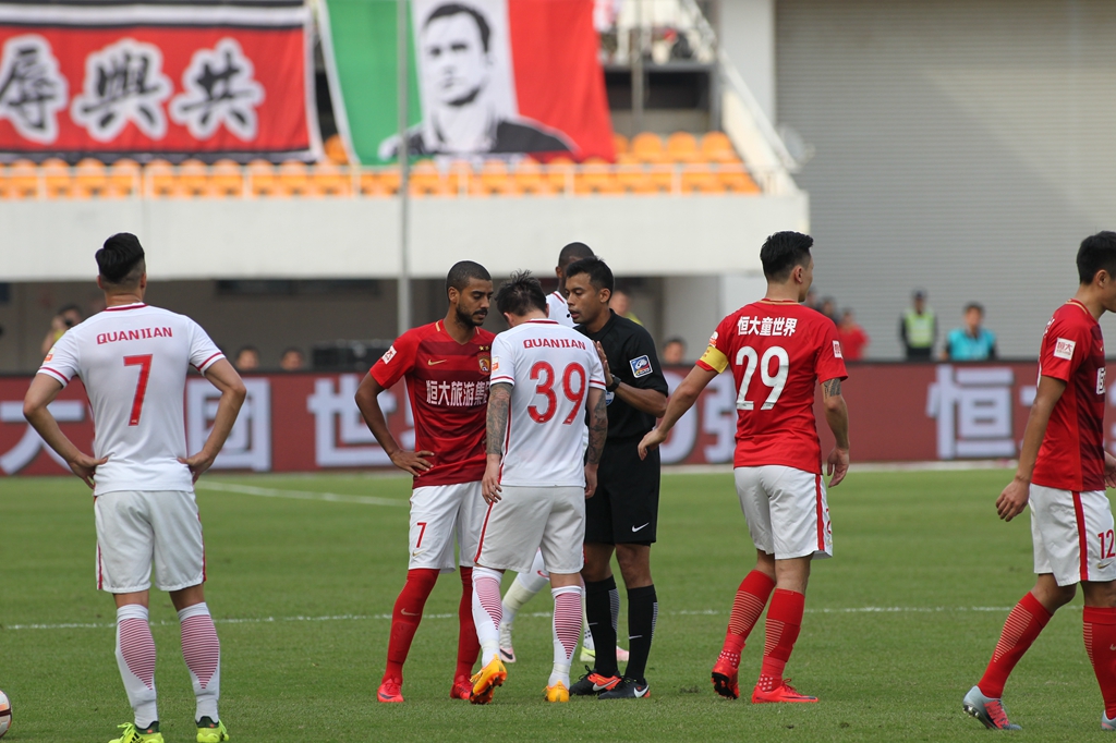 图拉姆：我还在恢复状态；萨拉赫？利物浦有很多人能改变比赛（图拉姆：状态仍在恢复；谈萨拉赫——利物浦不乏能改写比赛的球员）